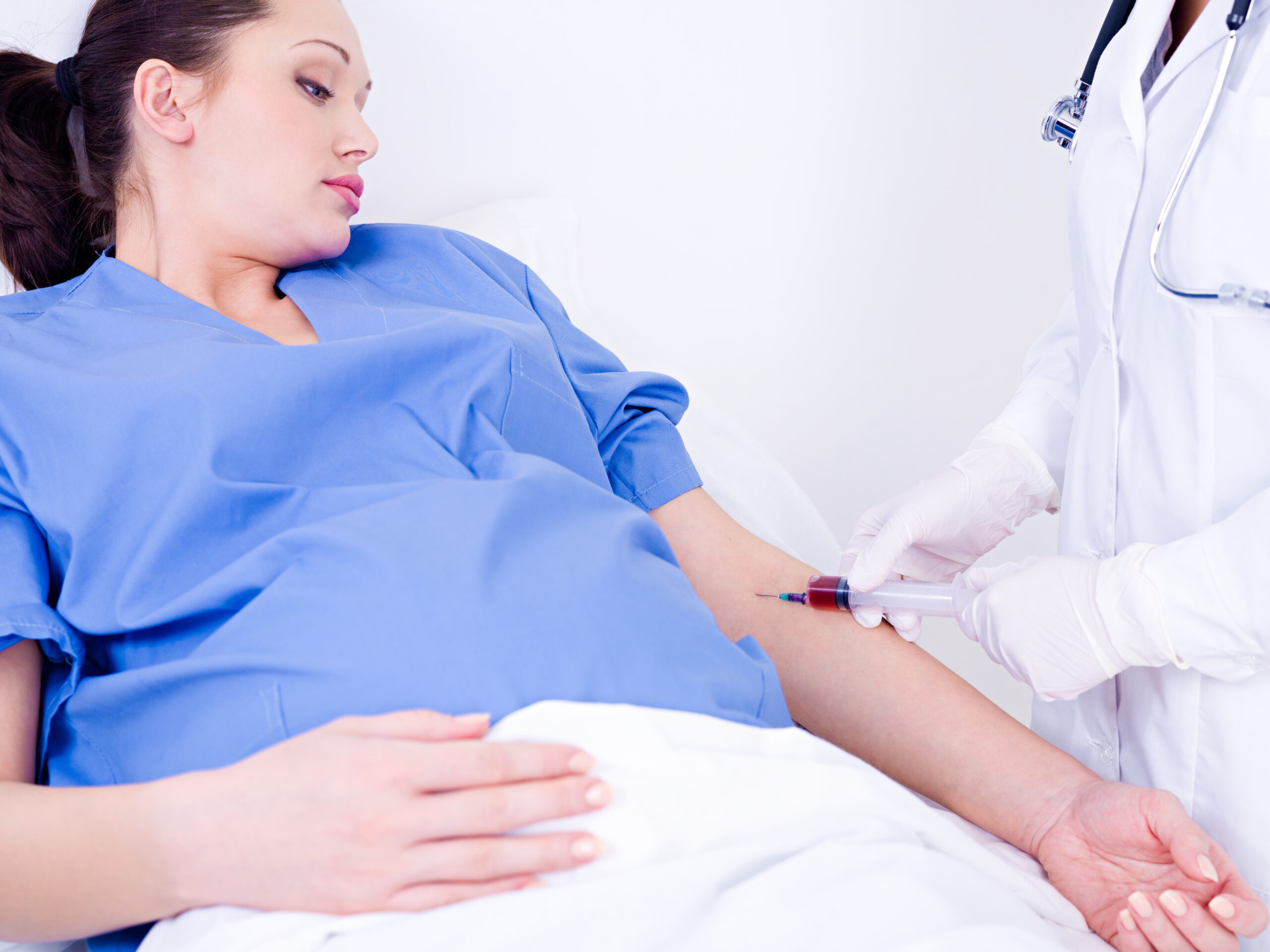  Doctor takes blood on the analysis from a vein from the pregnant woman